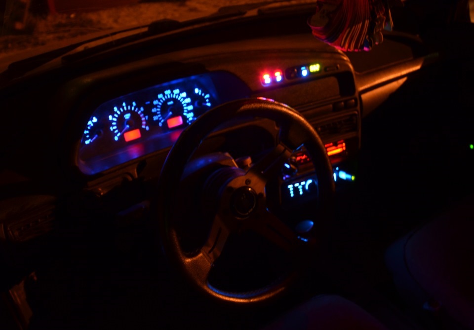 Красиві фото пар у машині вночі