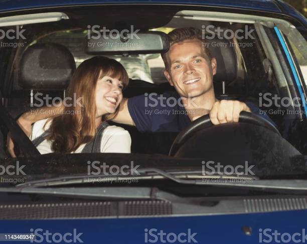 Красиві фото пар у машині вночі